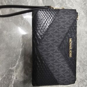 Michael Kors wristlet wallet